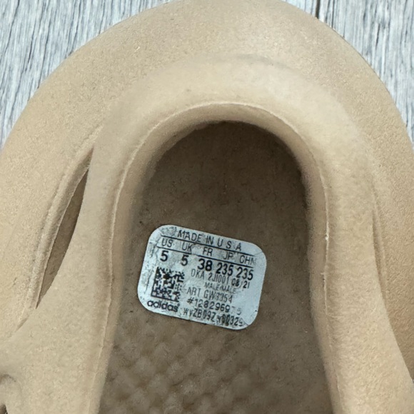 Women’s Yzy Foam Runner - Picture 3 of 4